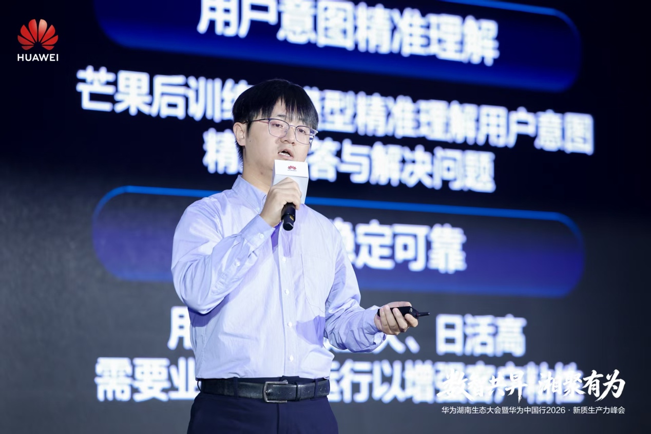 屏幕上的男人描述已自动生成