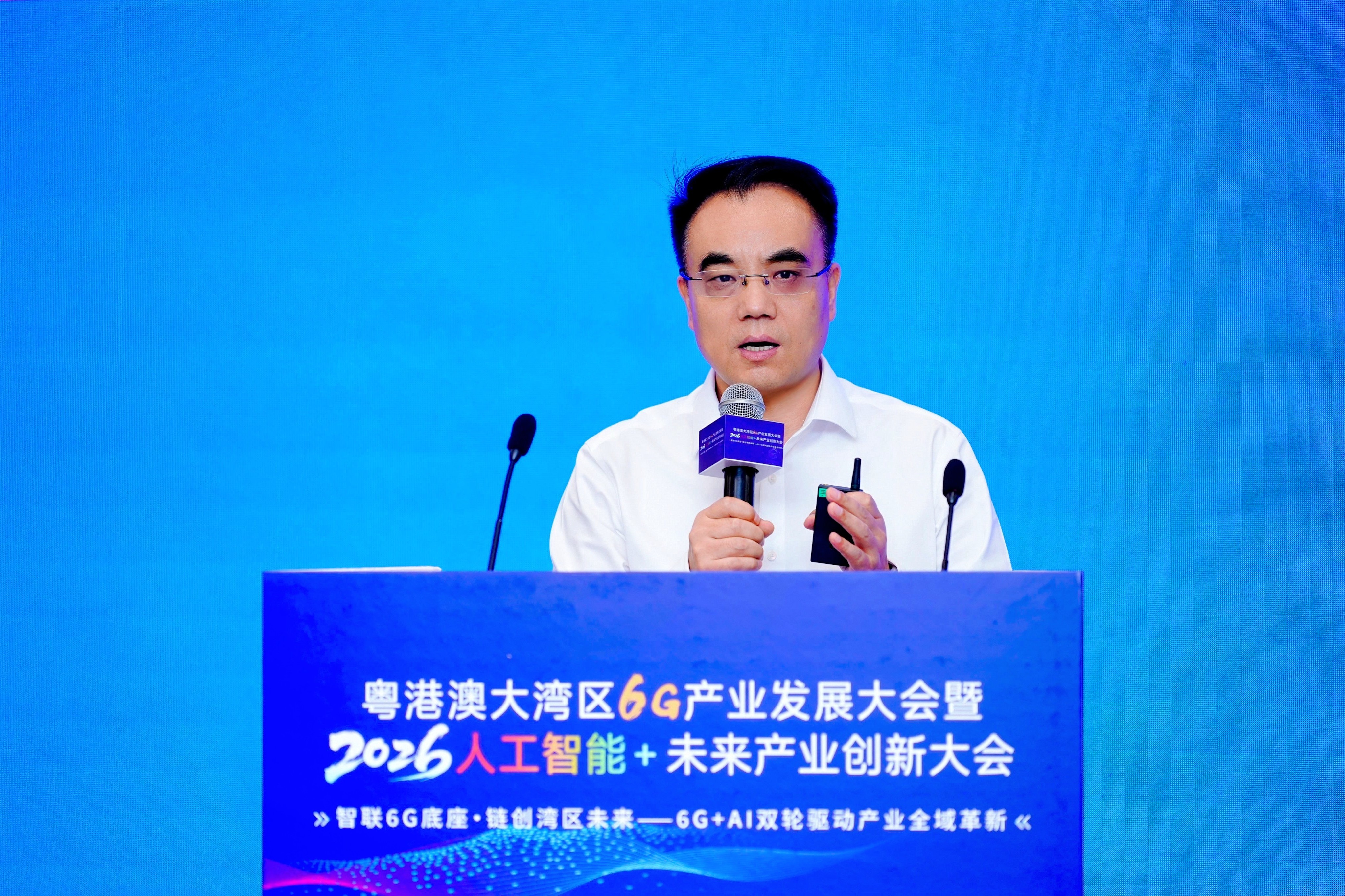 8华为技术有限公司中国运营商服务与软件Marketing部部长张振国